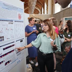 Poster presenter vrouw