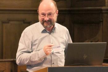 Bart De Strooper speaking at NHAD21